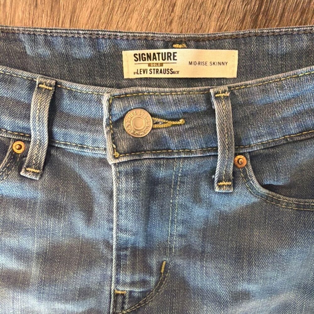 Levi Strauss Signature Gold Women's 03 Mid Rise Skinny Jeans Size 2 short petite